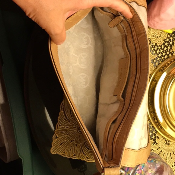 Michael Kors tanish/brown Leather Envelope Shoulder Bag - Picture 6 of 16